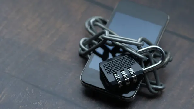 Smartphone med hänglås symboliserar dataskydd och integritet vid mobil direktkommunikation